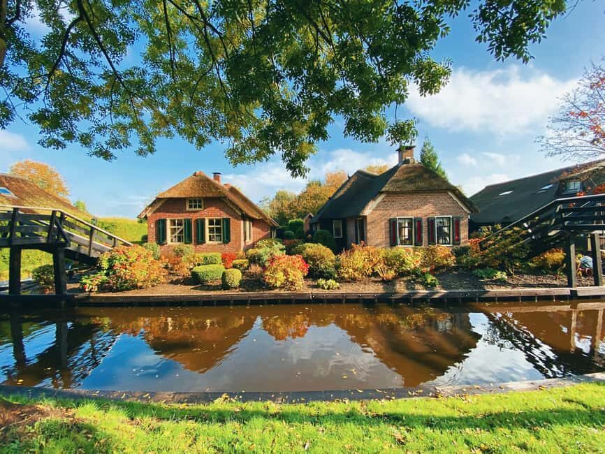 Giethoorn : 1 Hour Canal Cruise in Village With Coffee/Tea - Quiet Electric Cruising Through Giethoorn’s Canal World