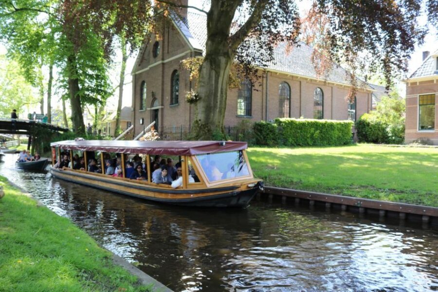 Giethoorn: 1 hour Private Open Bout Tour - Key things you’ll notice on this Giethoorn cruise