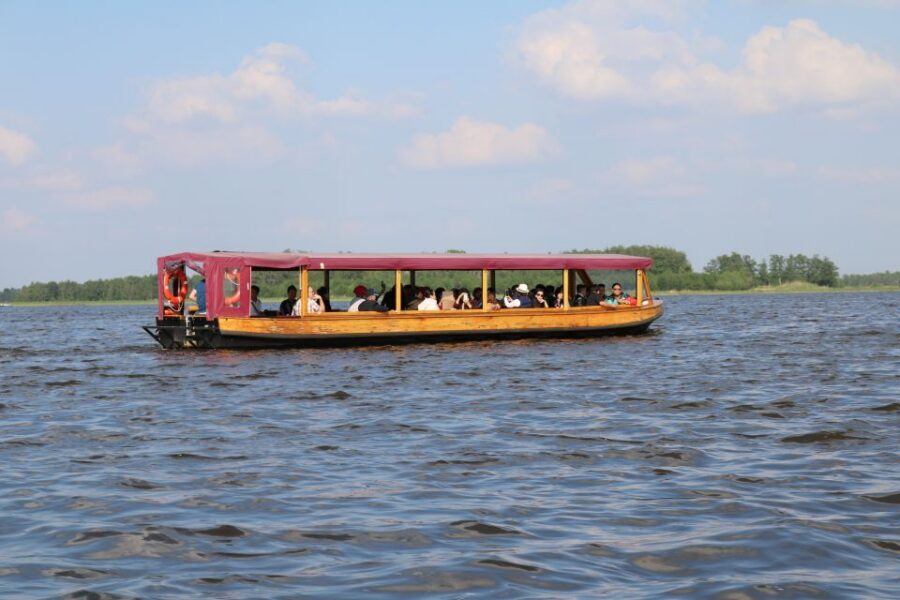 Giethoorn: 1 hour Private Open Bout Tour - The included coffee or tea: a small extra that lands