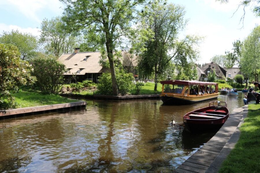 Giethoorn: 1 hour Private Open Bout Tour - Who this tour suits best