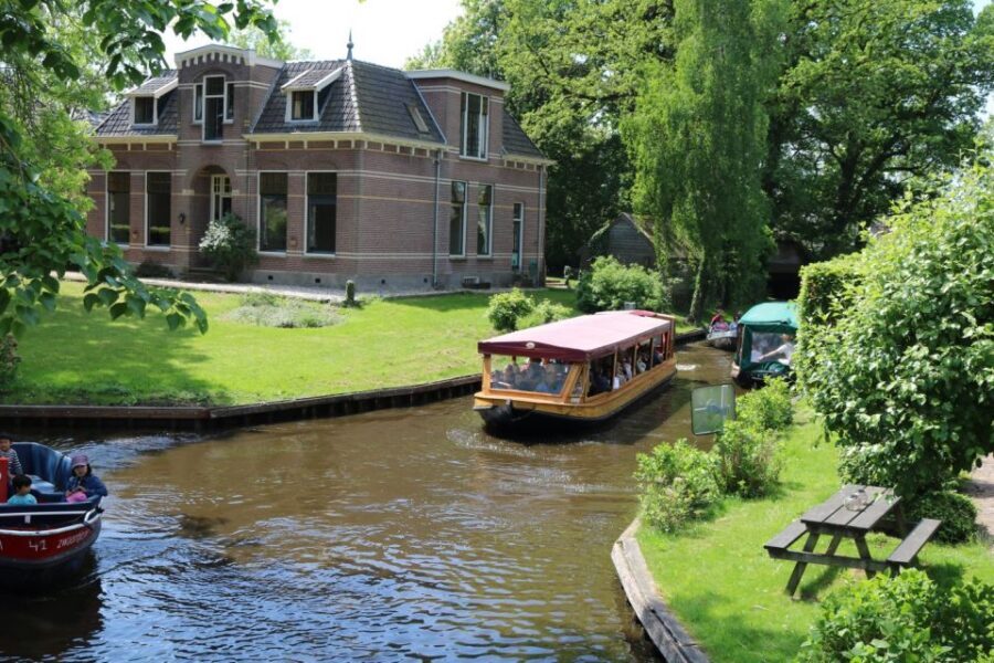 Giethoorn: 1 hour Private Open Bout Tour - Short FAQ to help you decide