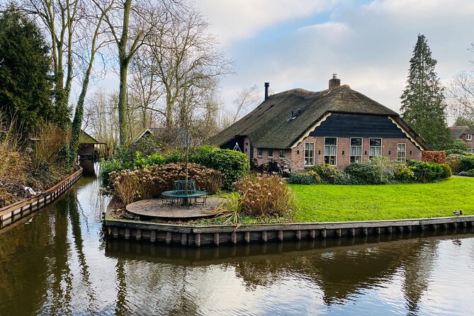Giethoorn, Afsluitdijk, Zaanse Schans Day Tour Incl Hotel Pick Up - Giethoorn: Little Venice Canals Plus a Boat Cruise You’ll Actually Remember
