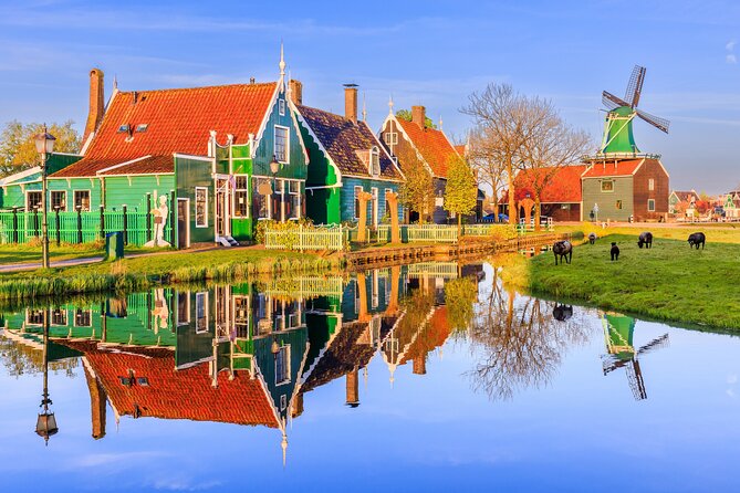 Giethoorn and Zaanse Schans Tour With Local Guide - Getting there: 8:15 start, free transport, and what matters most