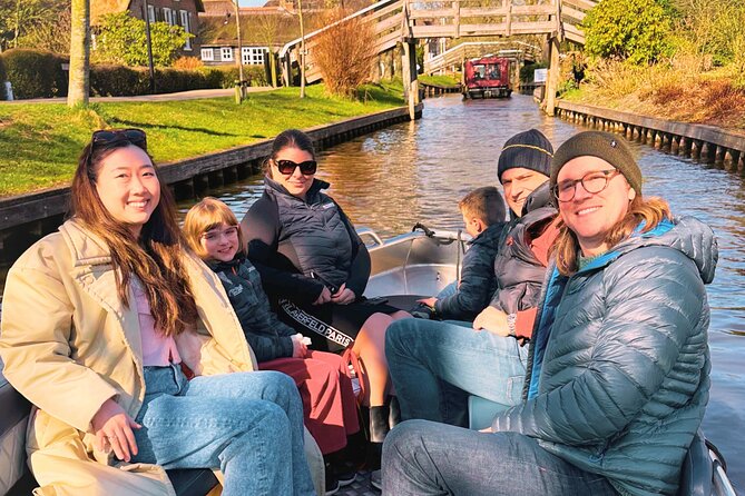 Giethoorn and Zaanse Schans Tour With Local Guide - Zaanse Schans windmills: make your one-hour plan count