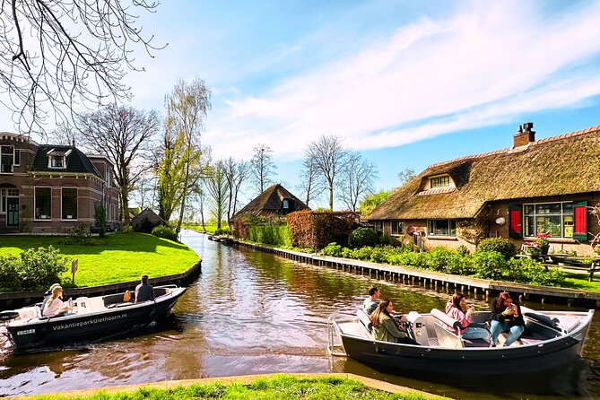 Giethoorn and Zaanse Schans Tour With Local Guide - Included perks that actually improve the day