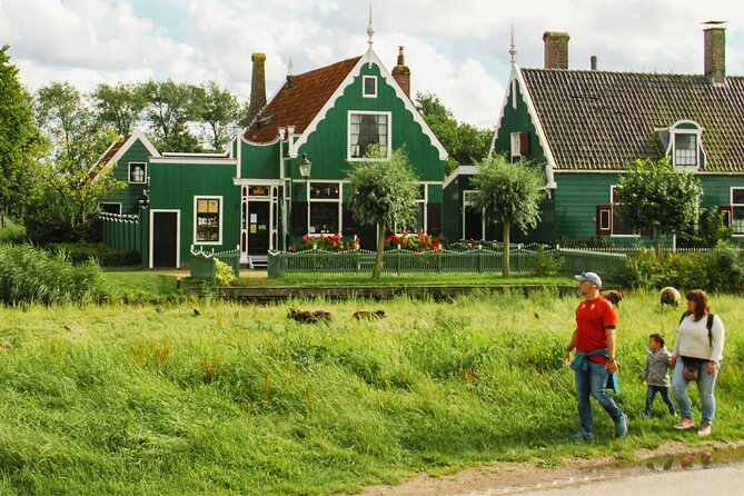 Giethoorn and Zaanse Schans Tour With Local Guide - Price and value: what you’re paying for (and what to watch for)