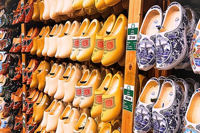 Giethoorn and Zaanse Schans Tour With Local Guide - Kooijman Souvenirs & Clogs: watching centuries-old wooden shoe work