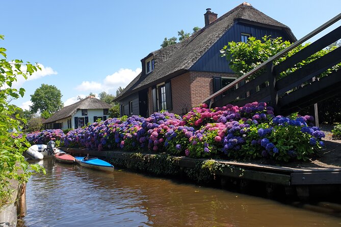 Giethoorn Day Tour from Amsterdam with Small Boat Ride - Lunch and free time: budget for food, then choose your style