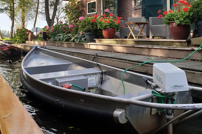 Giethoorn Day Tour from Amsterdam with Small Boat Ride - Who this Giethoorn day trip suits best