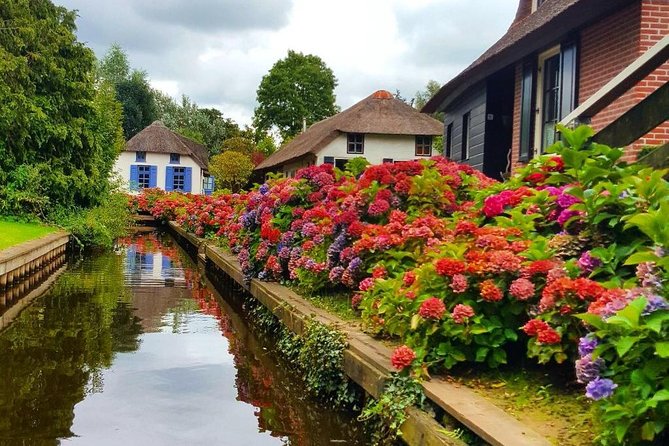 Giethoorn Guided DayTrip from Amsterdam - Walking and Bridges After the Cruise: Where the Real Wandering Happens