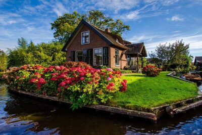 Giethoorn Guided DayTrip from Amsterdam - The Road to Giethoorn: Dutch Countryside, Plus Guide-Driven Story Time