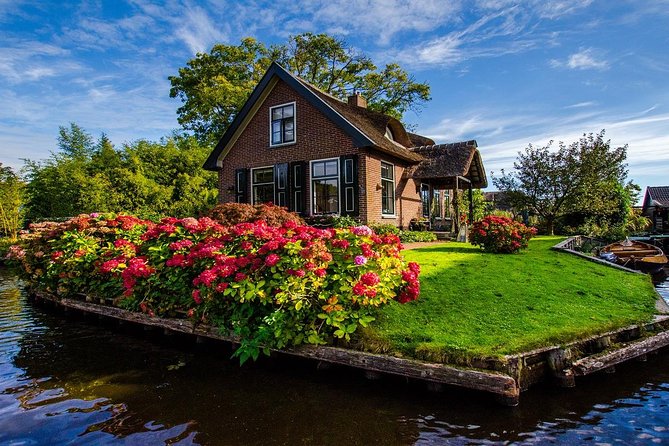 Giethoorn Guided DayTrip from Amsterdam - The Road to Giethoorn: Dutch Countryside, Plus Guide-Driven Story Time