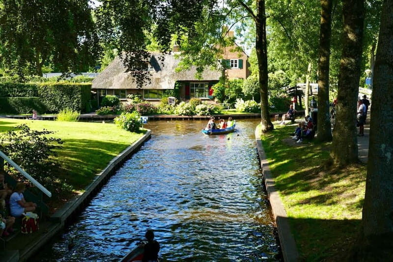 Giethoorn: Luxury Private Closed Boat Tour with captain - The 1-hour guided cruise: canals, bridges, thatched houses, then lake wildlife