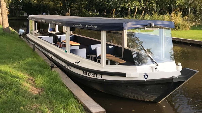 Giethoorn: Luxury Private Closed Boat Tour with captain - The heated closed boat experience: warm, sheltered, and actually comfortable