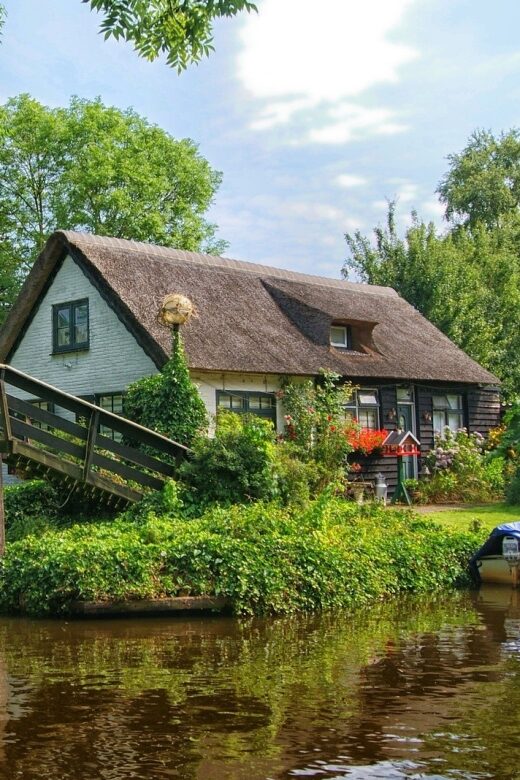 Giethoorn: Private Day Trip with Boat Tour from Amsterdam - Who This Tour Fits Best (and Who It Might Not)