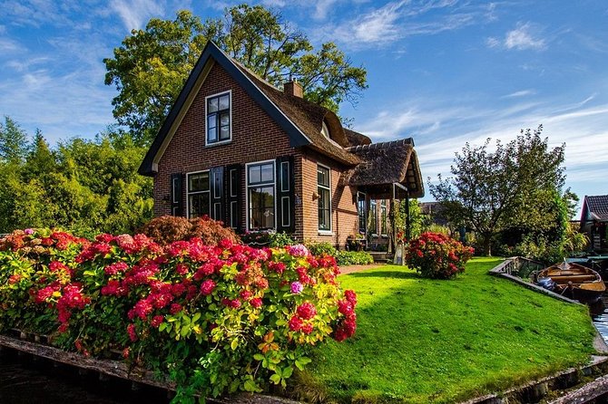 Giethoorn Private Tour & Boat Trip - Private Mercedes pickup: your day starts without a headache