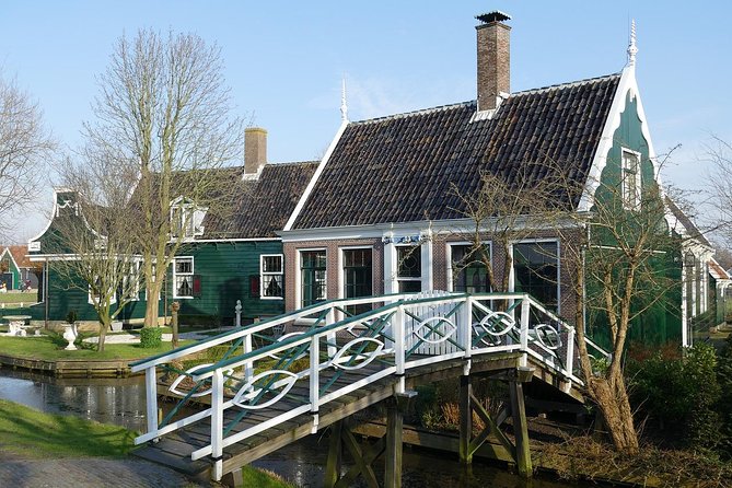 Giethoorn Private Tour, Canal Cruise and Windmills from Amsterdam - Giethoorn Time on Your Own: Lunch and Bridge-Walking Rhythm