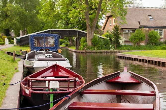 Giethoorn Private Tour Guide Giethoorn in luxury Jaguar S Type - Price and Value for Up to 4 People