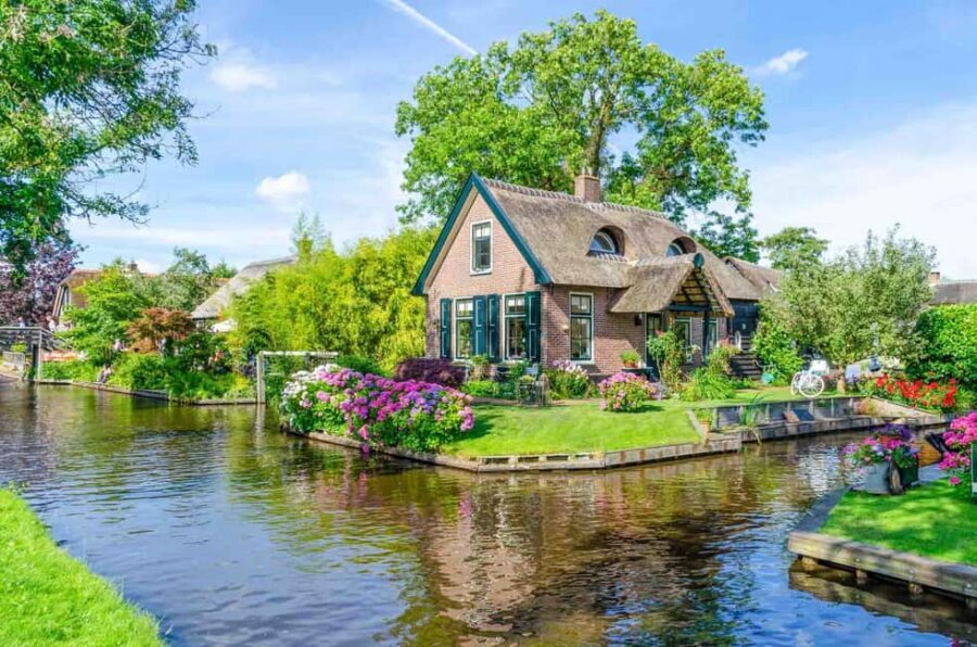 Giethoorn: Self-Drive Boat Rental for up to 12 People - Key Points Worth Knowing Before You Go