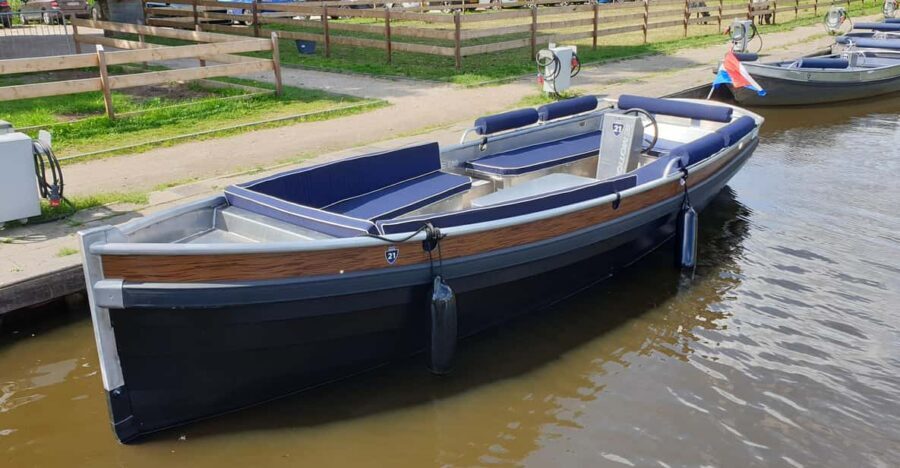 Giethoorn: Self-Drive Boat Rental for up to 12 People - The 2-Hour Window: How to Get More Than Just Photos