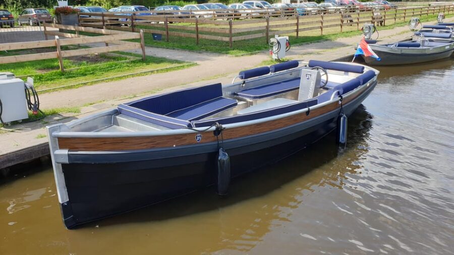 Giethoorn: Self-Drive Boat Rental for up to 12 People - Zuiderpad 14a Start: Free Parking, Toilets, and a Quick Reality Check
