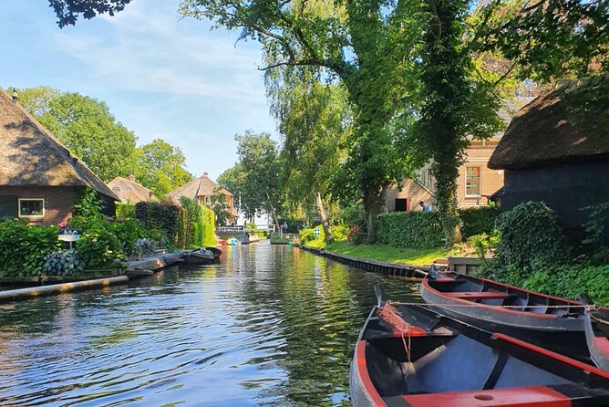 Giethoorn Small-Group Tour from Amsterdam (Max. 8 People) - Walking Time in the Village: 90 Minutes to Absorb the Fairy-Tale Look