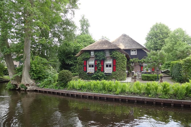 Giethoorn, Zaandam & Zaanse Schans Day Tour w/ Small Boat Ride - Giethoorn: the Venice of the Netherlands, minus the road traffic