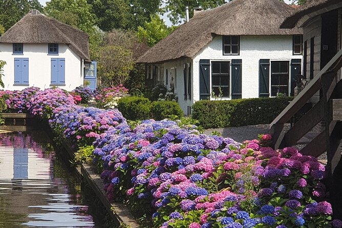 Giethoorn, Zaandam & Zaanse Schans Day Tour w/ Small Boat Ride - Crowds and timing: how to keep the day from feeling like a sprint