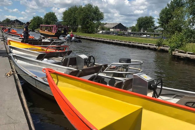 Giethoorn, Zaanse Schans Windmills Guided Day Trip from Amsterdam - Giethoorn’s 1-Hour Boat Cruise: The Best Way to See the Village Quickly