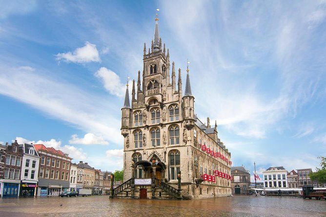 Gouda Private Walking Tour: History, Architecture & Cheese - De Markt: Your 45-Minute Market Square Break (and a Great Place to Snack)