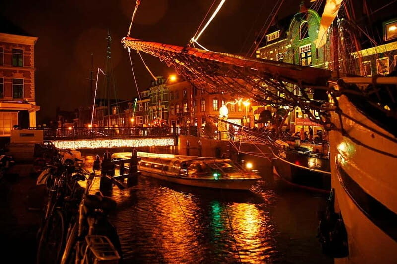 Groningen: Candlelight tour - The real show: Groningen’s lit bridges, towers, and historic boats