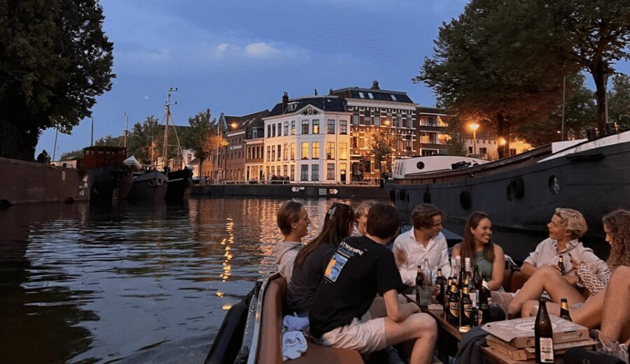 Groningen: City canal cruise (with unlimited drinks) - Built for celebrations, from bachelor parties to family afternoons