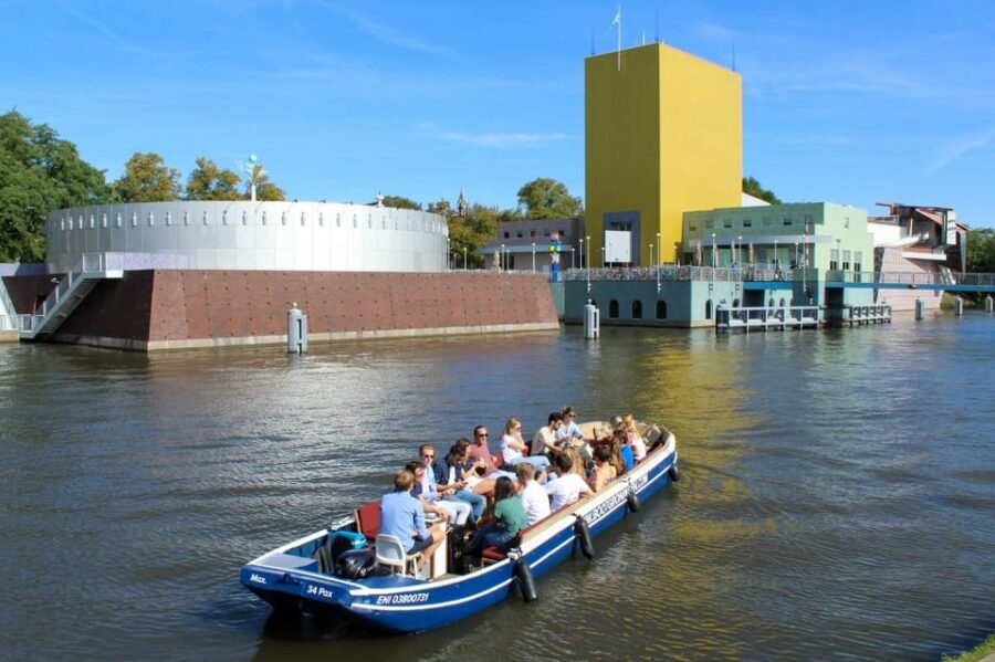 Groningen: Evening Cheese and Wine cruise - Meet at Boot Groningen and plan for getting on board