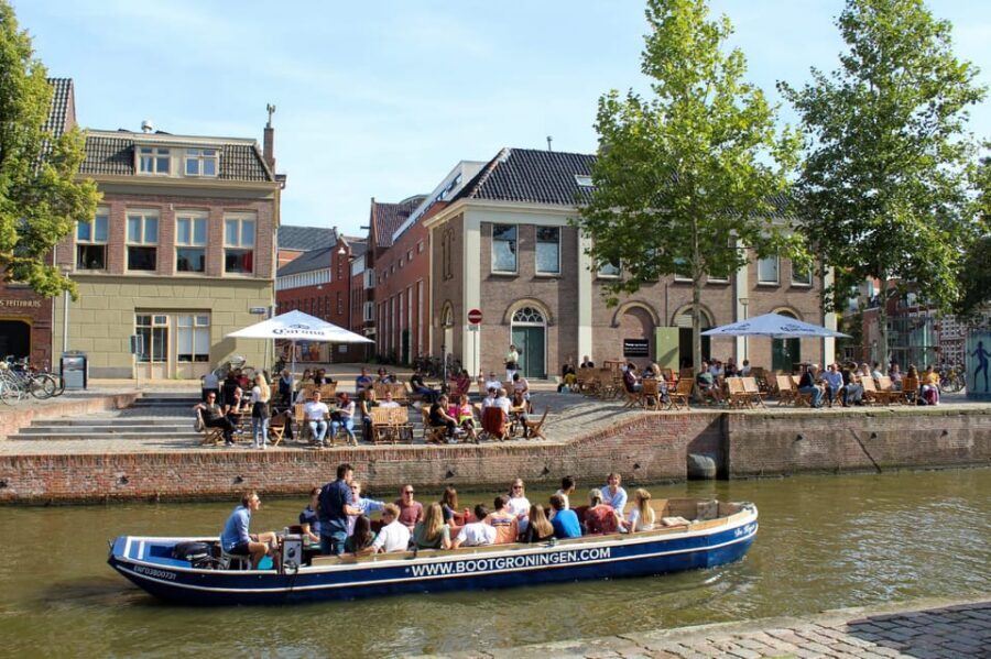 Groningen: Open Boat City Canal Cruise - Groningen canal views from street level (Schuitendiep 82 to the water)