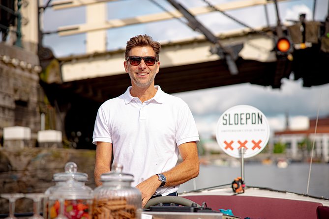 Guided Amsterdam Canal Cruise – Snacks & Drinks on board(1 Hour) - Drinks and snacks on board: how to make the hour feel like a deal