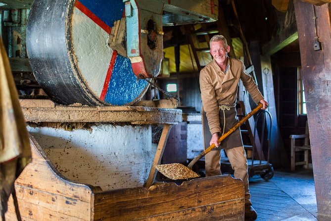 Guided Day Trip - Volendam, Zaanse Schans, Marken & Edam - Zaanse Schans: Real Windmill Demonstration (Not Just Photos)