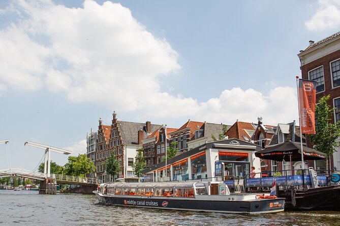 Haarlem: 50 minutes Boat Cruise - How the cruise works: audio guide, skipper, and time on the water