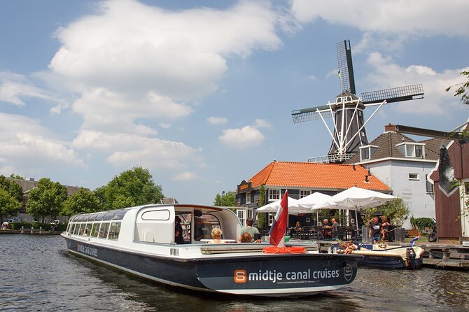 Haarlem: 50 minutes Boat Cruise - Teylers Museum from the water: science, art, and the Oval Room