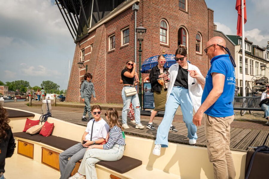 Haarlem: De Adriaan Windmill Tour + Open Canal Cruise - Should you book this Windmill De Adriaan + canal cruise?