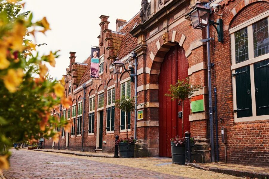 Haarlem: Frans Hals Museum Entrance Ticket with Audio Guide - The museum building in Haarlem: why the setting matters
