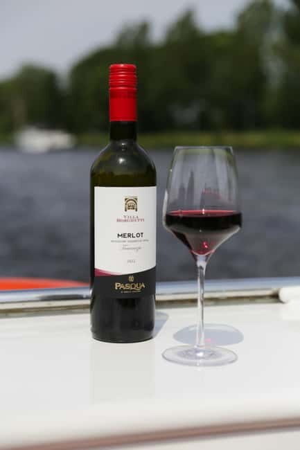 Haarlem: Local Cheese and Wine Cruise - Smidtje Canal Cruises and the seasonal window you must plan for