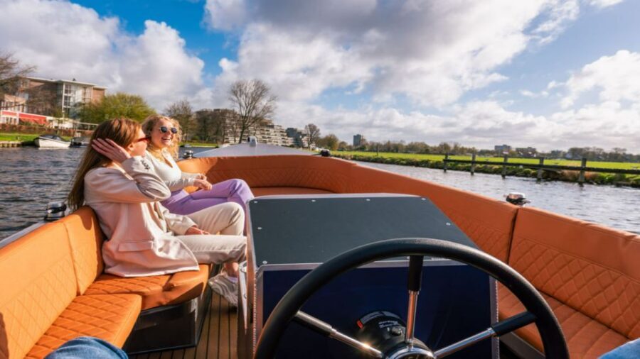 Haarlem: Self-Drive Private Electric Boat Rental - Your 2-hour cruise flow from Industrieweg 7