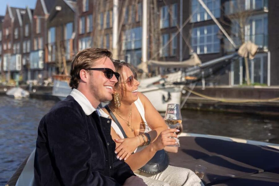 Haarlem: Unlimited Drinks City Cruise - Getting on the boat at Windmill De Adriaan (Papentorenvest 1A)