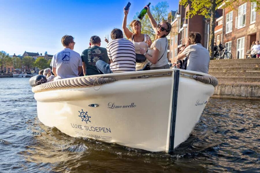 Haarlem: Unlimited Drinks City Cruise - Open-boat comfort: pillows, toilet, and easy canal viewing