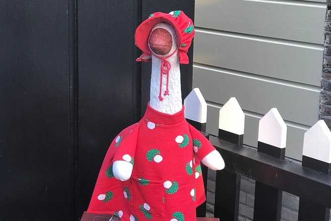 Half-Day Edam and Volendam Private Walking Tour from Amsterdam - Old hofjes courtyards: charity systems and modern social housing