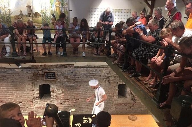 Hattem's Windmills, Bakeries and Ghosts: A Self-Guided Audio Tour - Vermeer, Daendels, and a house that pulls big names into small-town streets