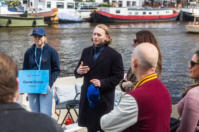 Highlights and Local Insights Canal Cruise Tour in Amsterdam - Starting by Rembrandt Square: Easy Access for a Short Amsterdam Circuit