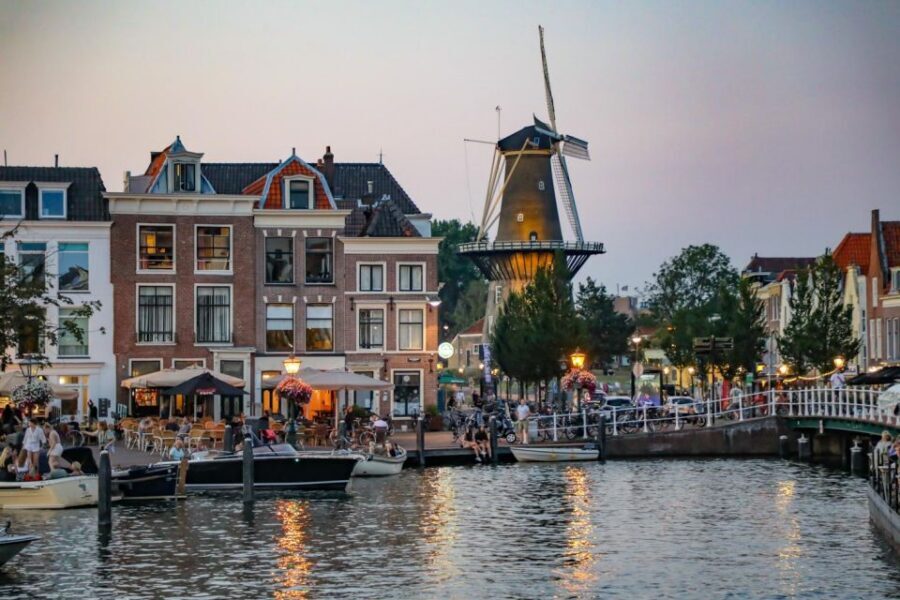 Historical Leiden: Private Walking Tour with a Local Guide - Why Leiden Beats Amsterdam for Dutch History Fans