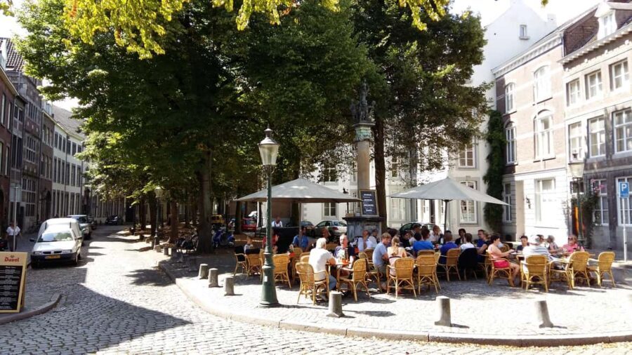 Historical Maastricht: Private Walking Tour with Local Guide - Onze-Lieve-Vrouweplein: starting in the right spot