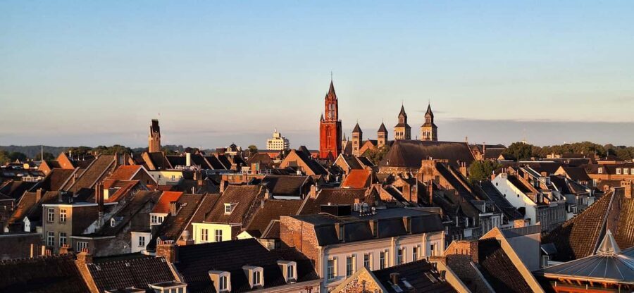 Historical Maastricht: Private Walking Tour with Local Guide - Price and logistics: is $352 worth it?
